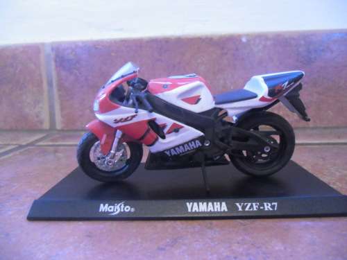 Maisto Yamaha YZF-R7 1:18